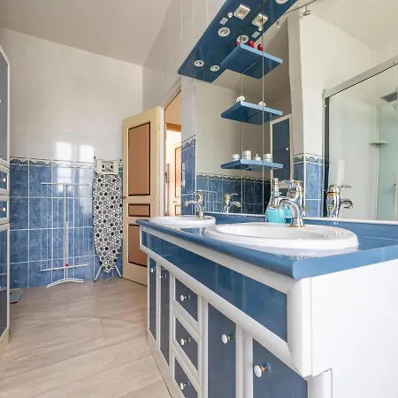 펜션 Normandy Fireplace Retreat Hambye