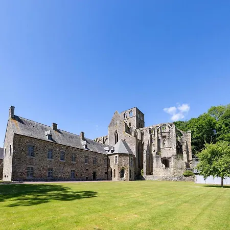 펜션 Normandy Fireplace Retreat