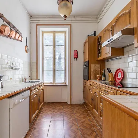 Normandy Fireplace Retreat 펜션