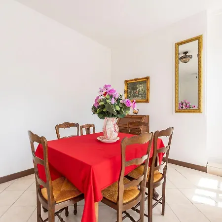 Normandy Fireplace Retreat 펜션